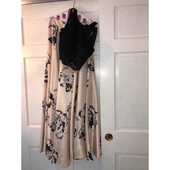 Two Piece Black Lace and Floral Prom Dress Windsor - Picture 5 of 8